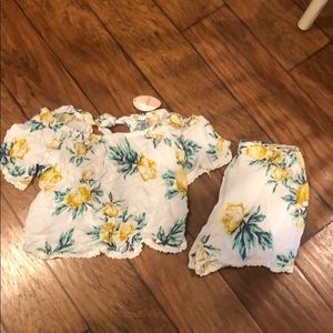 NWT 2 piece floral outfit